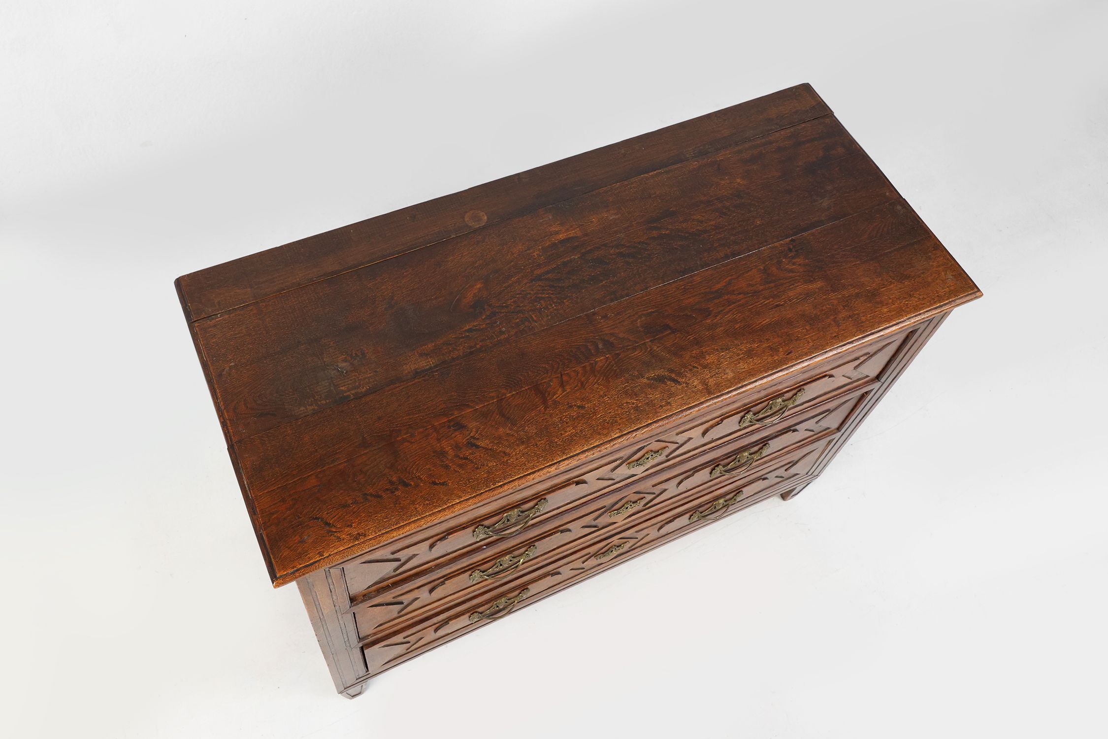 Antique hand crafted en carved chest of drawers in oak, ca. 1800 thumbnail
